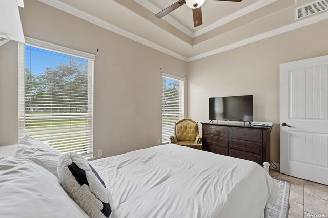 199 CHAMPIONS BLVD, La Vernia, TX 78121