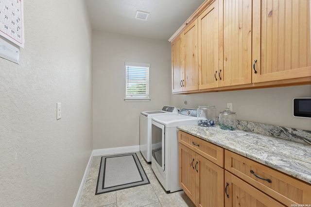 199 CHAMPIONS BLVD, La Vernia, TX 78121
