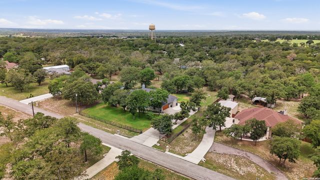 199 CHAMPIONS BLVD, La Vernia, TX 78121