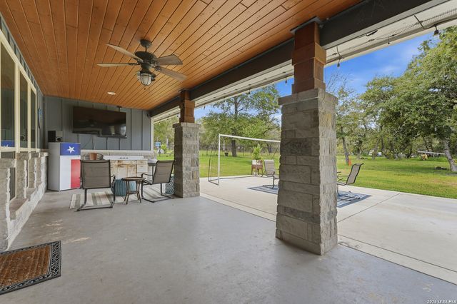 199 CHAMPIONS BLVD, La Vernia, TX 78121