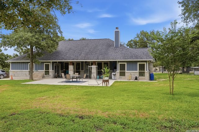 199 CHAMPIONS BLVD, La Vernia, TX 78121
