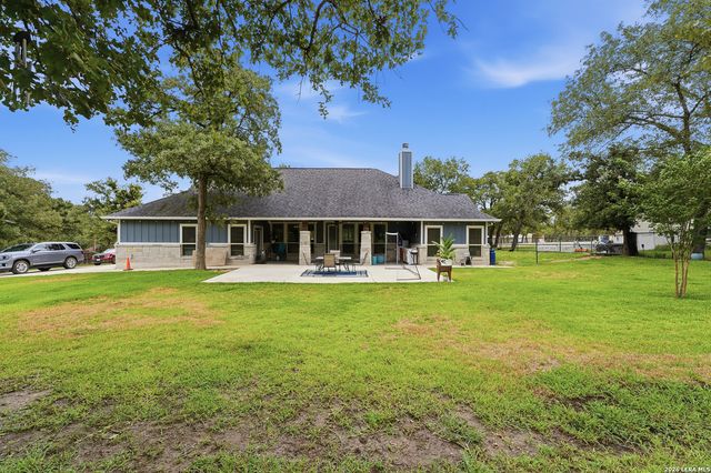 199 CHAMPIONS BLVD, La Vernia, TX 78121