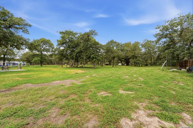 199 CHAMPIONS BLVD, La Vernia, TX 78121