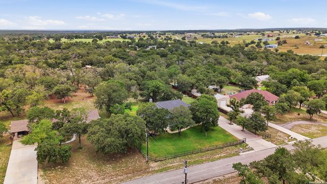 199 CHAMPIONS BLVD, La Vernia, TX 78121
