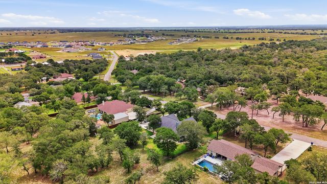 199 CHAMPIONS BLVD, La Vernia, TX 78121