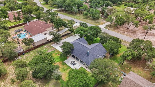 199 CHAMPIONS BLVD, La Vernia, TX 78121