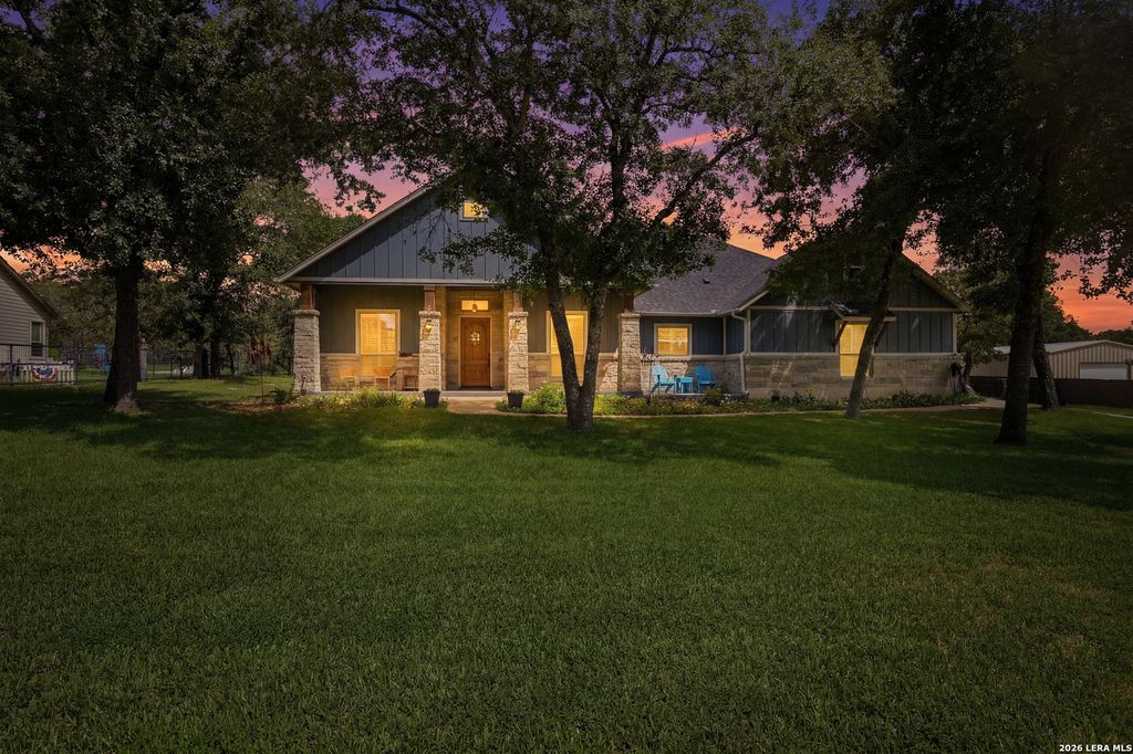 199 CHAMPIONS BLVD, La Vernia, TX 78121
