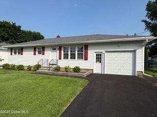 27 Crisafulli Drive, Colonie, NY 12205