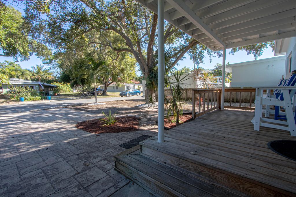 215 NE 14 Avenue, Pompano Beach, FL 33060