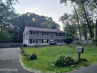 14 Bayberry Drive, Halfmoon, NY 12065