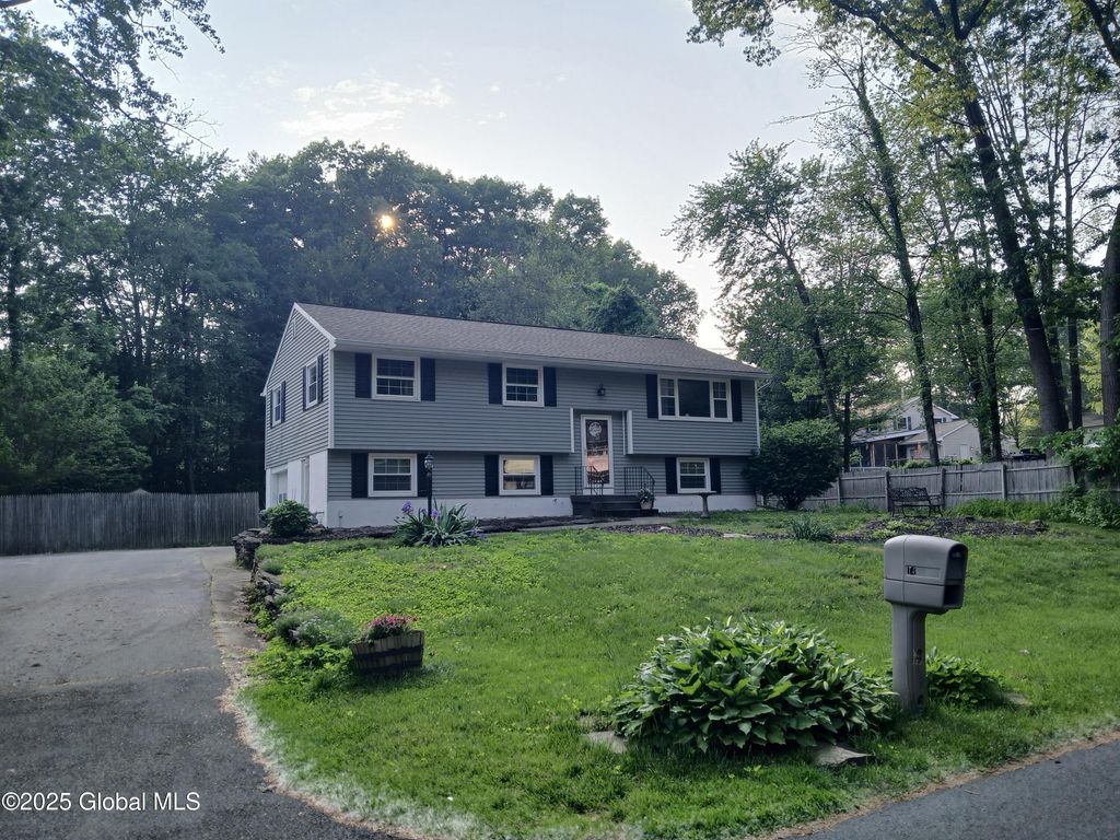 14 Bayberry Drive, Halfmoon, NY 12065