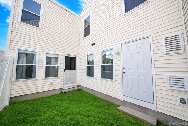 180 Lowndes Avenue D, Huntington Station, NY 11746
