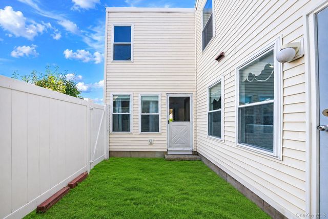 180 Lowndes Avenue D, Huntington Station, NY 11746