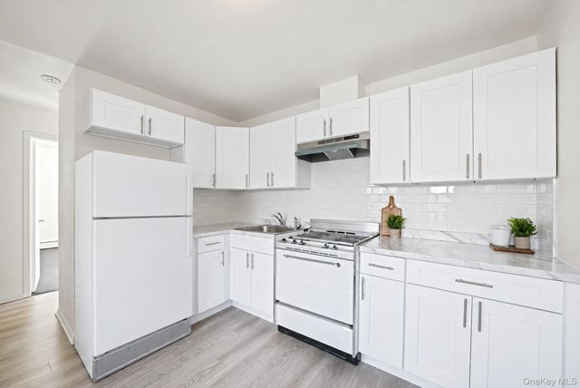 180 Lowndes Avenue D, Huntington Station, NY 11746