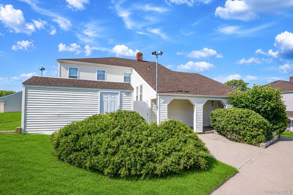 180 Lowndes Avenue D, Huntington Station, NY 11746