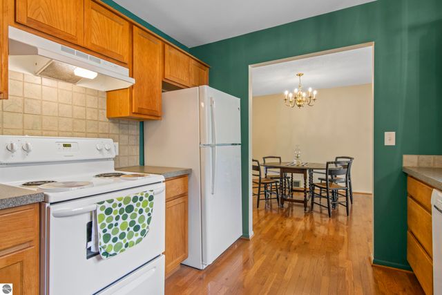 7222 S West Bayshore Drive, Traverse City, MI 49684