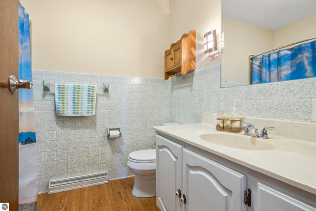 7222 S West Bayshore Drive, Traverse City, MI 49684