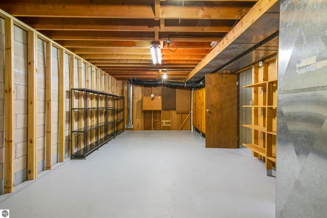 7222 S West Bayshore Drive, Traverse City, MI 49684