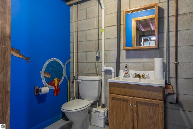 7222 S West Bayshore Drive, Traverse City, MI 49684