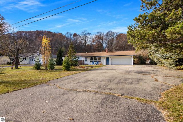 7222 S West Bayshore Drive, Traverse City, MI 49684