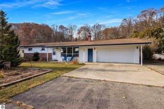 7222 S West Bayshore Drive, Traverse City, MI 49684