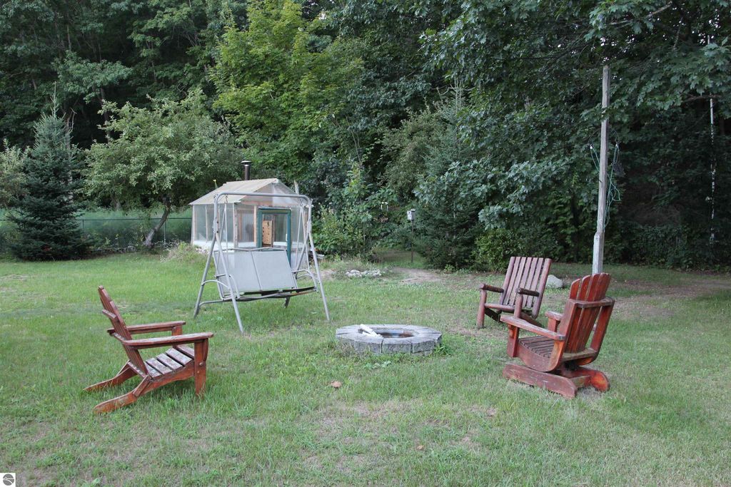 Image 34 of property listing at 7222 S West Bayshore Drive, Traverse City, MI 49684