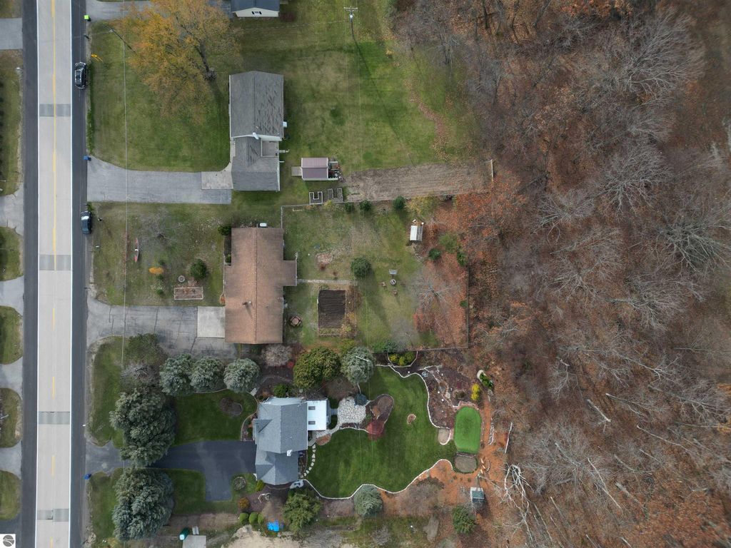 Image 39 of property listing at 7222 S West Bayshore Drive, Traverse City, MI 49684