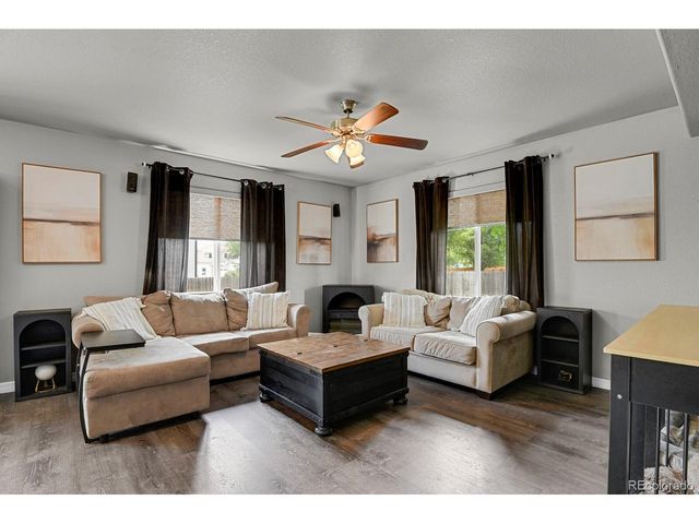 9052 Sandpiper Dr, Longmont, CO 80504
