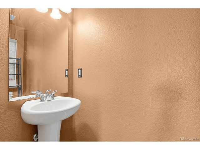 9052 Sandpiper Dr, Longmont, CO 80504
