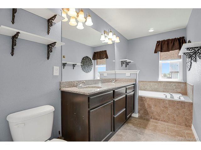 9052 Sandpiper Dr, Longmont, CO 80504