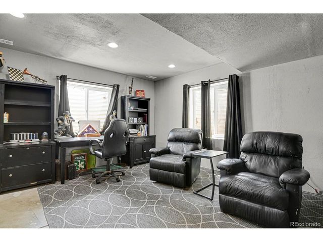 9052 Sandpiper Dr, Longmont, CO 80504
