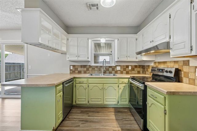 808 Miller Drive, Yukon, OK 73099