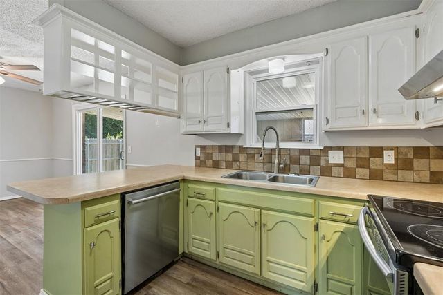 808 Miller Drive, Yukon, OK 73099