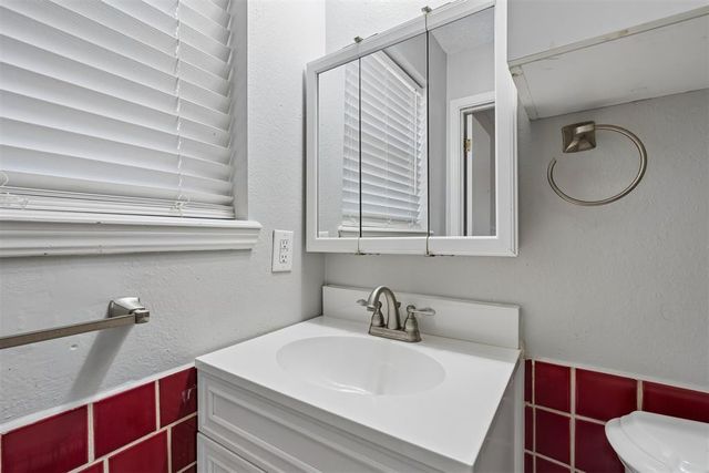 808 Miller Drive, Yukon, OK 73099