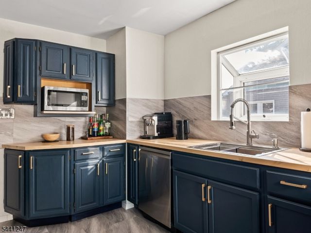 212 University Ave, Metuchen Boro, NJ 08840