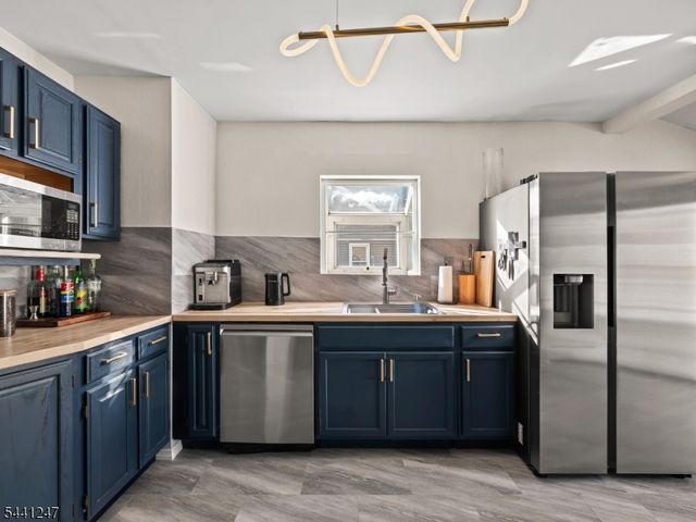 212 University Ave, Metuchen Boro, NJ 08840
