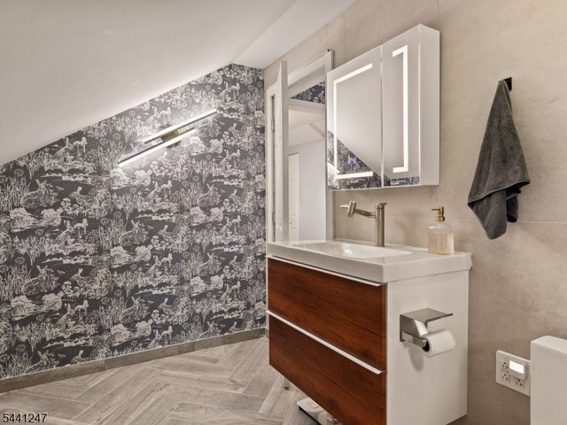 212 University Ave, Metuchen Boro, NJ 08840