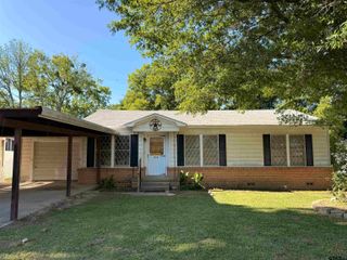 213 E Magnolia Dr, Mt Pleasant, TX 75455