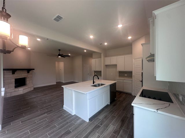 610 Kyle Drive, Tioga, TX 76271