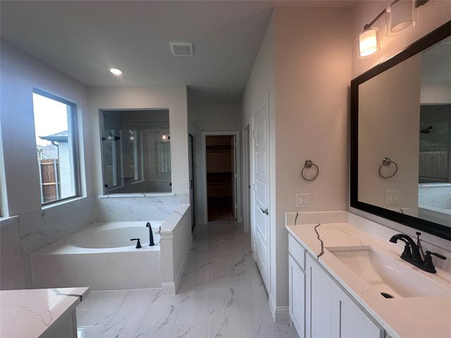 610 Kyle Drive, Tioga, TX 76271
