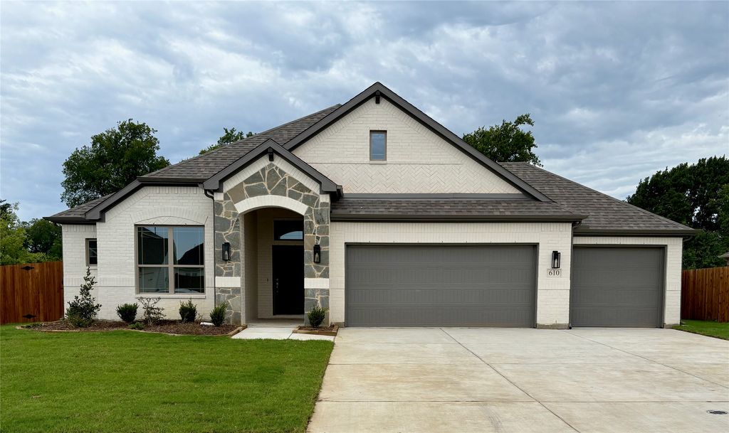 610 Kyle Drive, Tioga, TX 76271