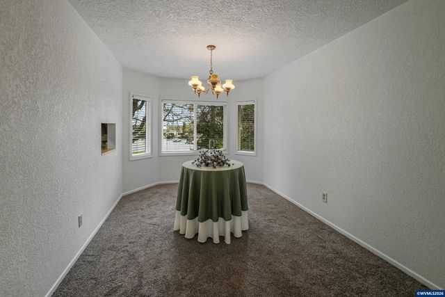 854 George St NW, Salem, OR 97304