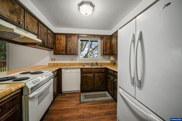 854 George St NW, Salem, OR 97304