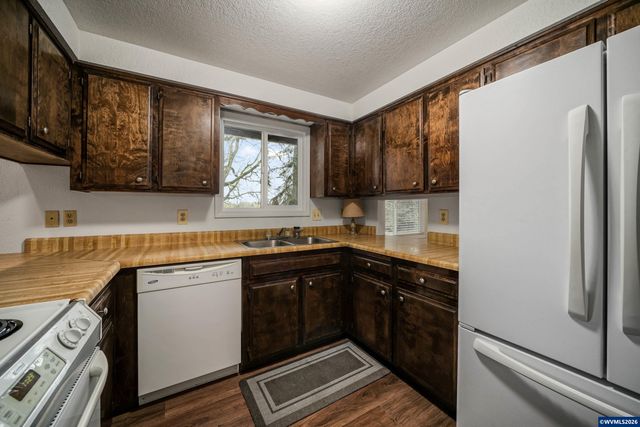 854 George St NW, Salem, OR 97304