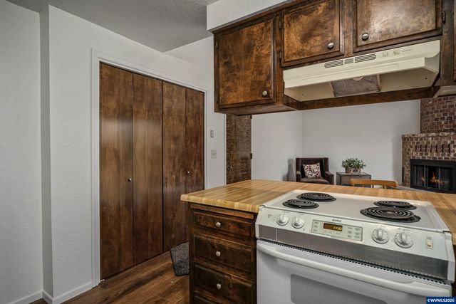 854 George St NW, Salem, OR 97304