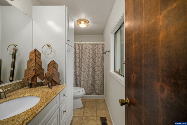 854 George St NW, Salem, OR 97304