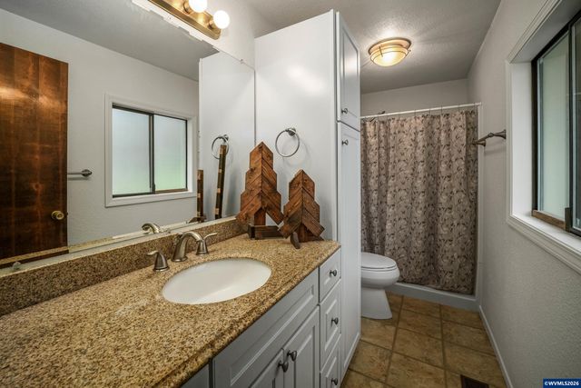 854 George St NW, Salem, OR 97304