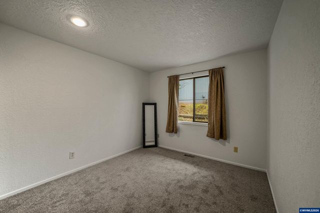 854 George St NW, Salem, OR 97304