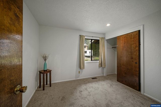 854 George St NW, Salem, OR 97304