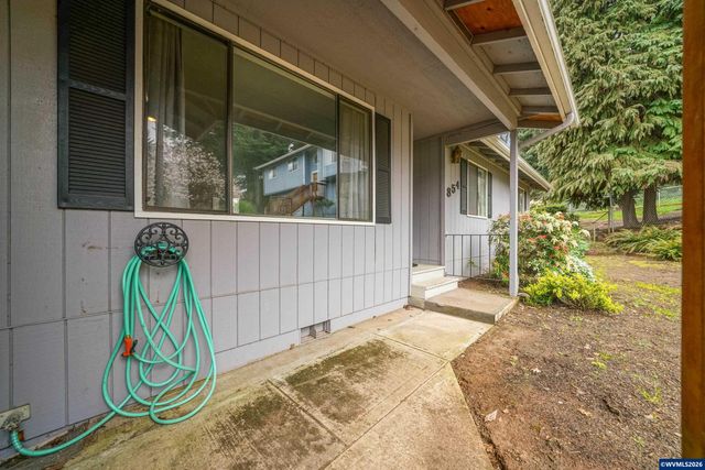 854 George St NW, Salem, OR 97304